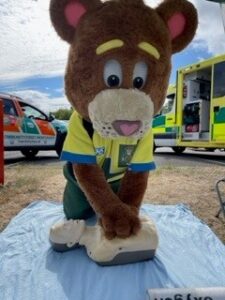 999 Ted demonstrates how to do CPR